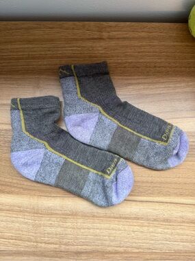 Darn Tough sz M Performance Ankle Socks